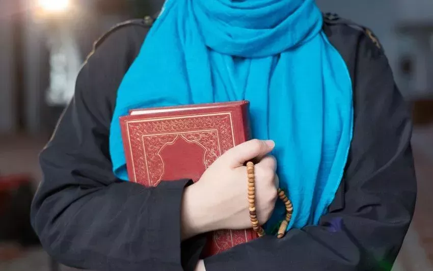 What is the dress code for Muslim women?