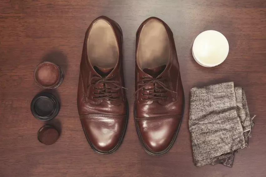 What is the right way to polish leather shoes?